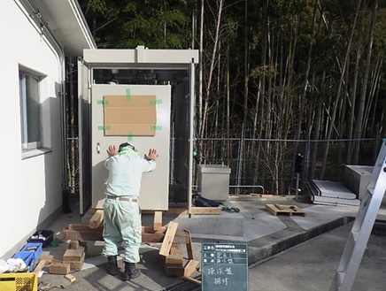 長岡京市東配水池マイクロ水力発電所　制御盤設置